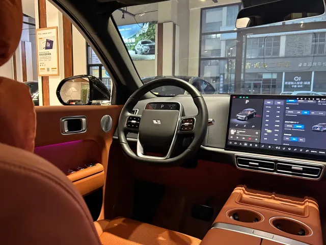 Li Auto L7 — Фото автомобиля 25