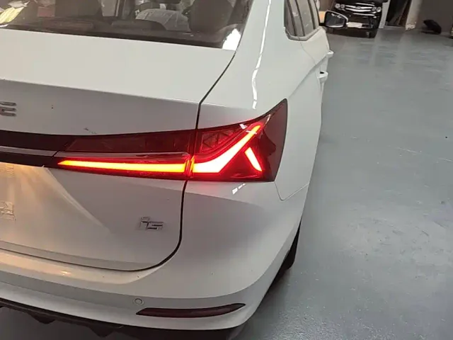 Roewe i5 — Фото автомобиля 7