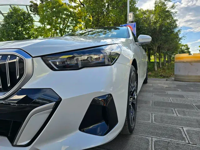 BMW 5 Series — Фото автомобиля 4