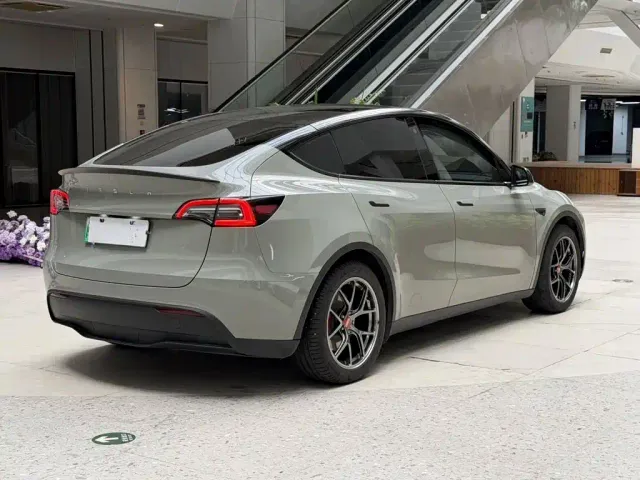 Tesla Model Y — Фото автомобиля 7