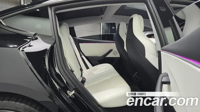 Tesla Model 3 — Фото автомобиля 17