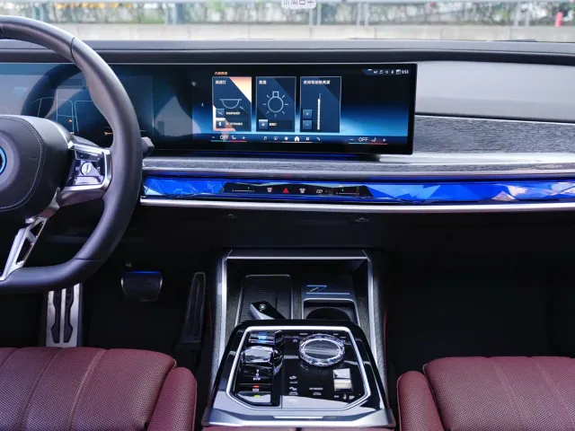 BMW i7 — Фото автомобиля 13