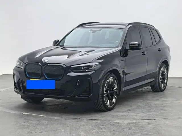 Фотография автомобиля — BMW iX3