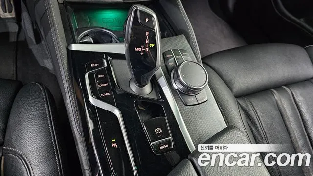 BMW 5 Series G30 — Фото автомобиля 12