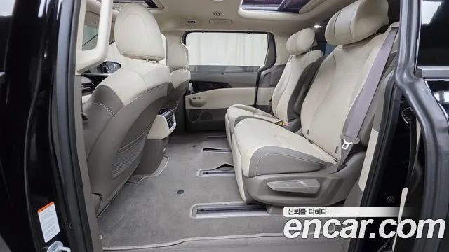 Kia Carnival Generation 4 — Фото автомобиля 11