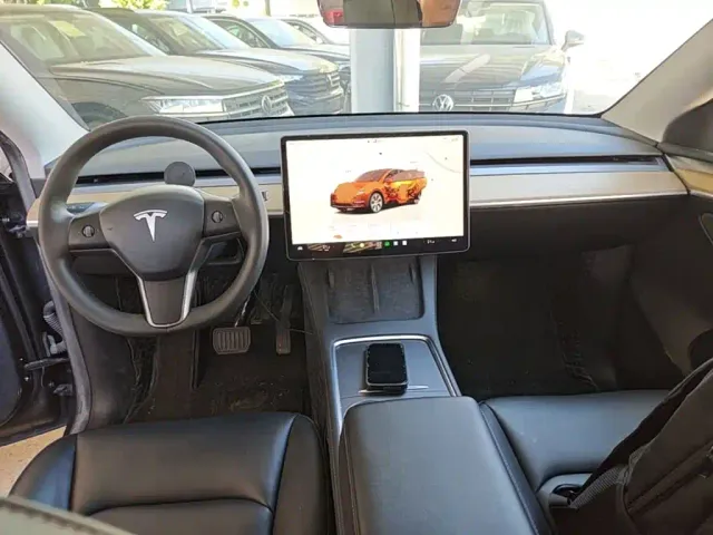 Tesla Model Y — Фото автомобиля 9