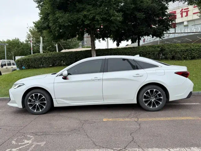 Toyota Avalon — Фото автомобиля 3