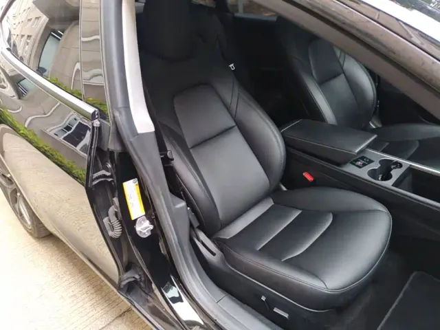 Tesla Model 3 — Фото автомобиля 24