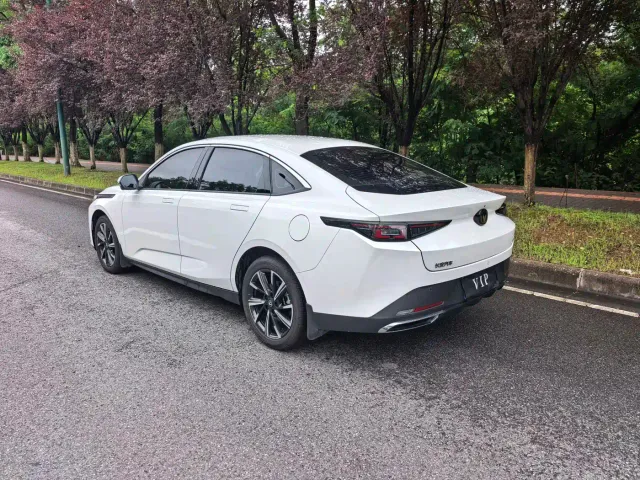 Changan Eado — Фото автомобиля 4