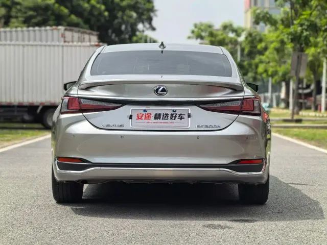 Lexus ES — Фото автомобиля 4