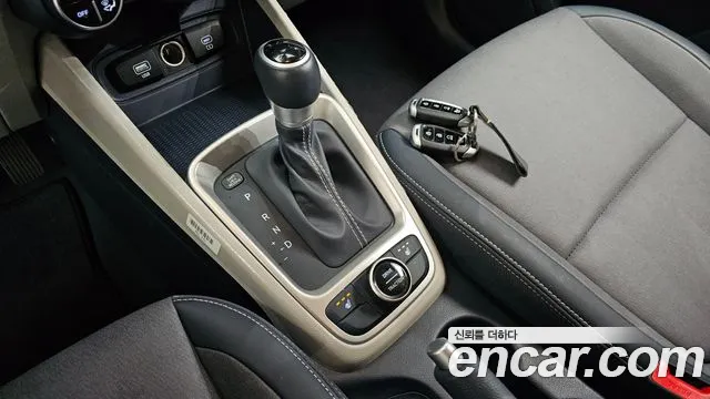 Hyundai Venue — Фото автомобиля 12