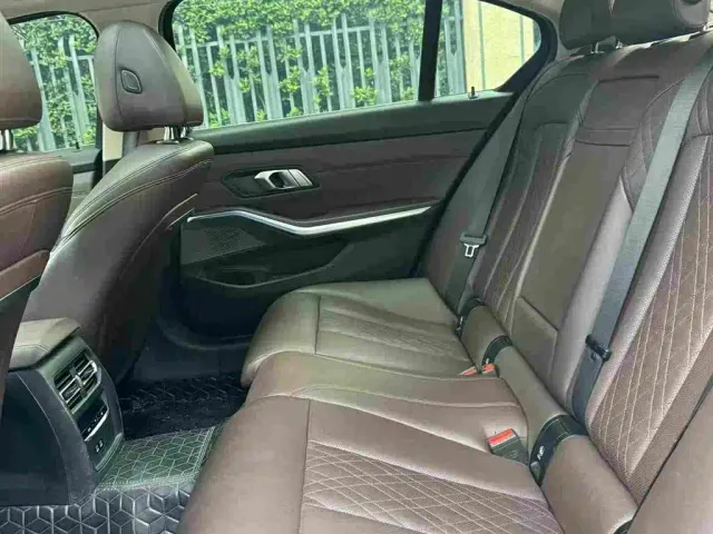 BMW 3 Series — Фото автомобиля 10