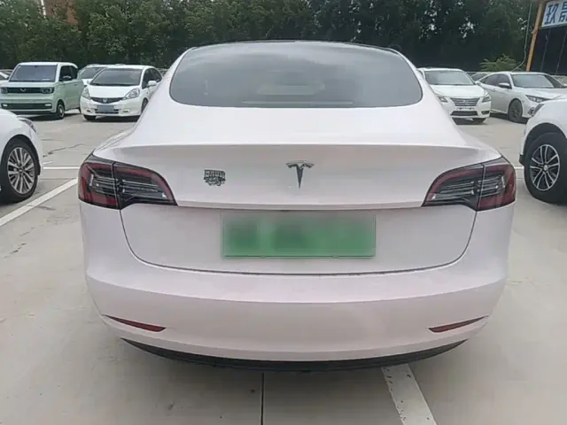 Tesla Model 3 — Фото автомобиля 5