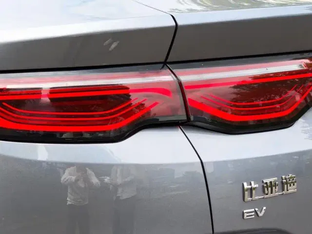 BYD Qin L — Фото автомобиля 11