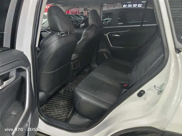 Toyota Wildlander — Фото автомобиля 8