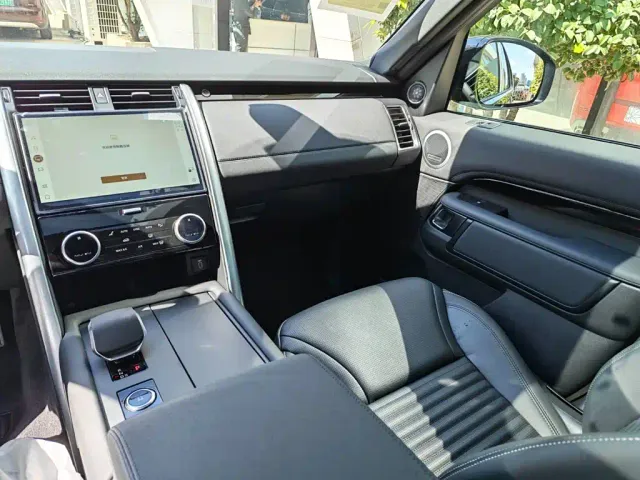 Land Rover Discovery — Фото автомобиля 8