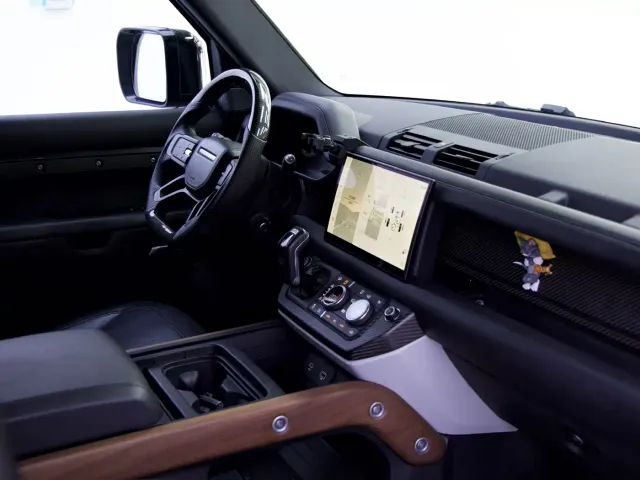 Land Rover Defender — Фото автомобиля 14