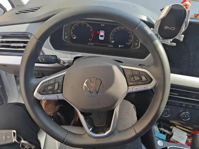 Volkswagen Lavida — Фото автомобиля 15