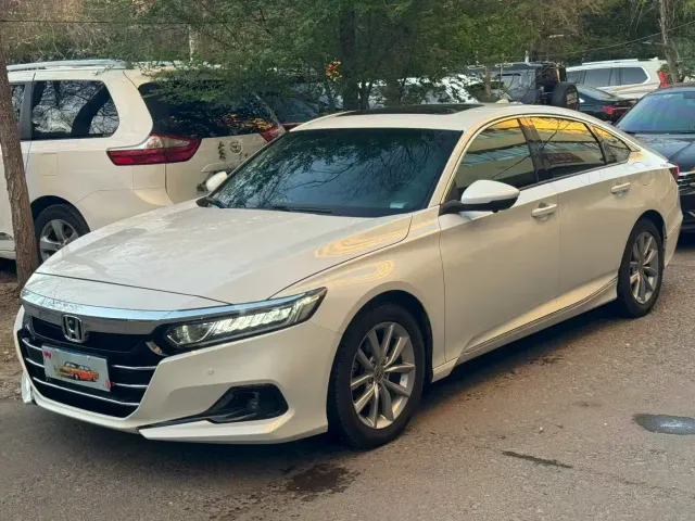 Honda Accord — Фото автомобиля 3