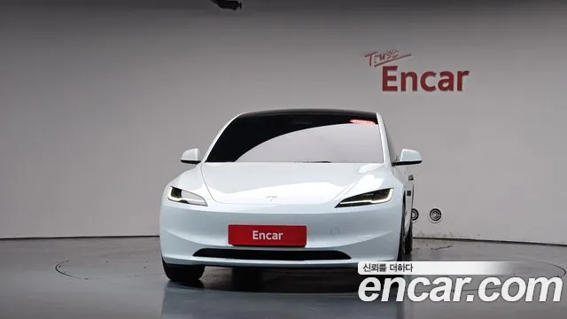 Tesla Model 3 — Фото автомобиля 3