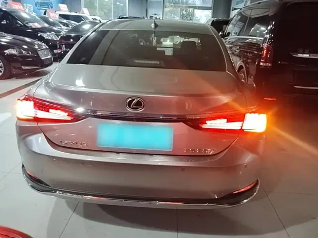 Lexus ES — Фото автомобиля 5