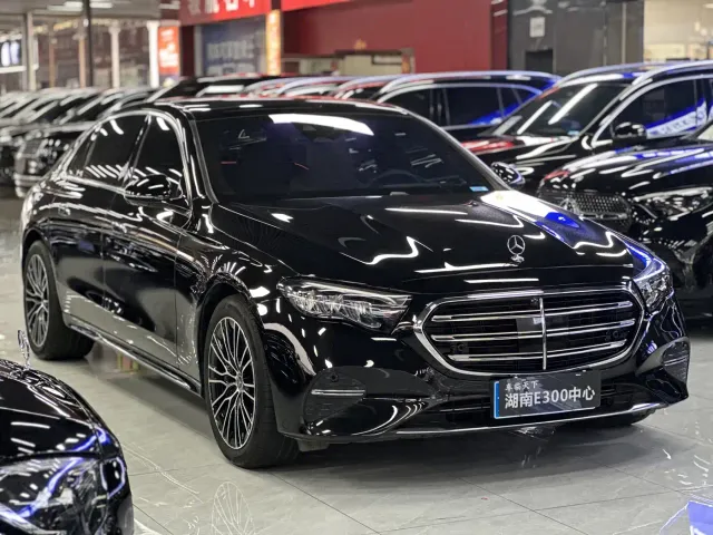 Mercedes-Benz E-Class — Фото автомобиля 3