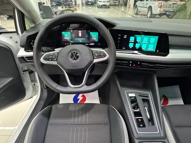 Volkswagen Golf — Фото автомобиля 11