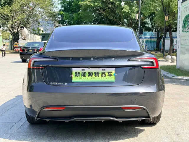 Tesla Model 3 — Фото автомобиля 5