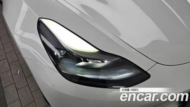 Tesla Model 3 — Фото автомобиля 22