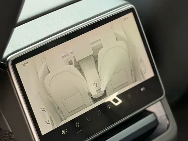 Tesla Model 3 — Фото автомобиля 7