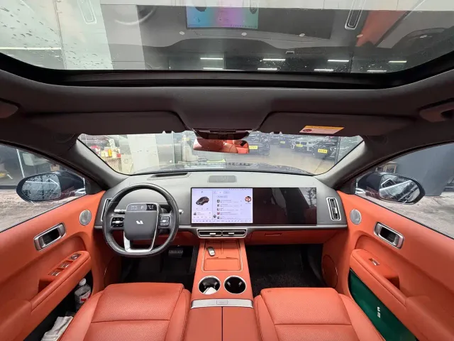 Li Auto L8 — Фото автомобиля 9