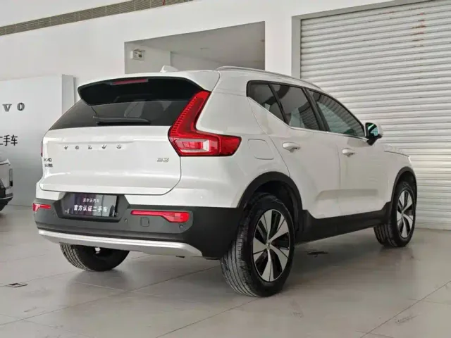 Volvo XC40 — Фото автомобиля 8
