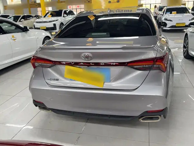 Toyota Avalon — Фото автомобиля 12