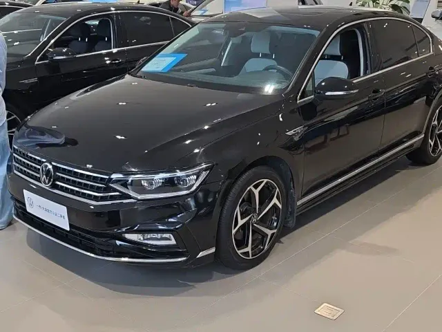 Фотография автомобиля — Volkswagen Magotan