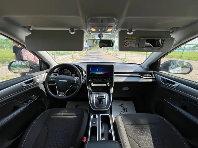 Haval M6 — Фото автомобиля 10