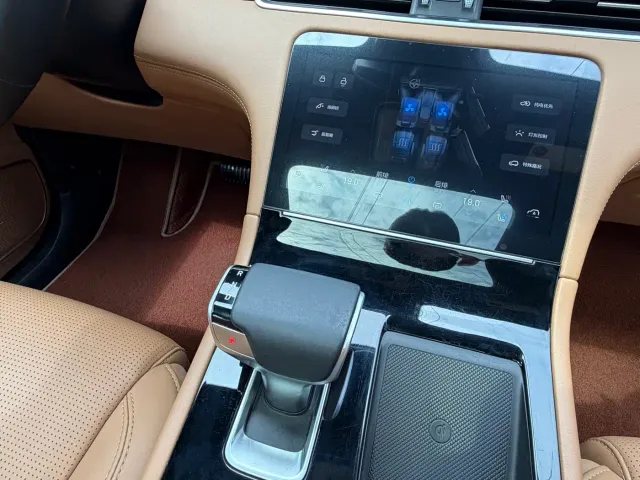 Li Auto ONE — Фото автомобиля 19