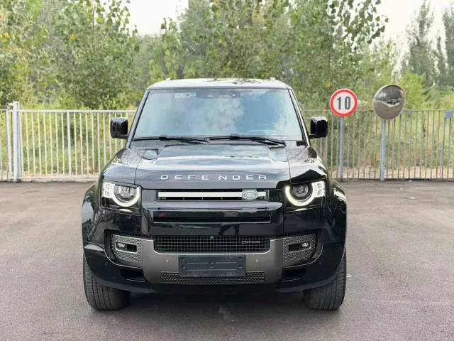 Land Rover Defender — Фото автомобиля 3