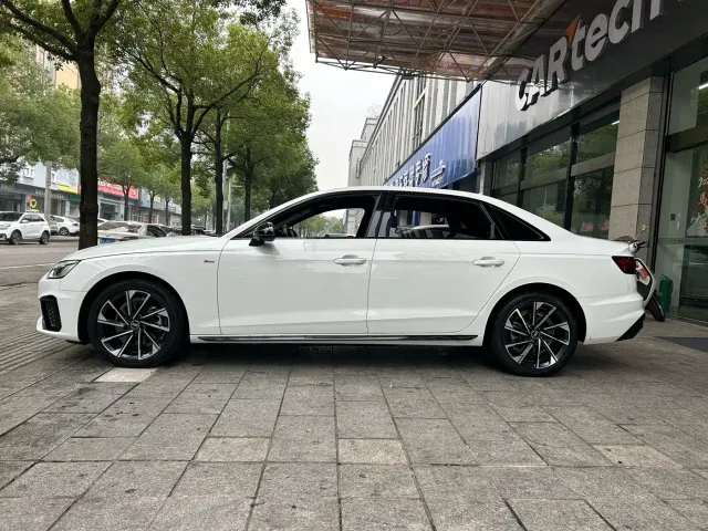 Audi A4L — Фото автомобиля 14