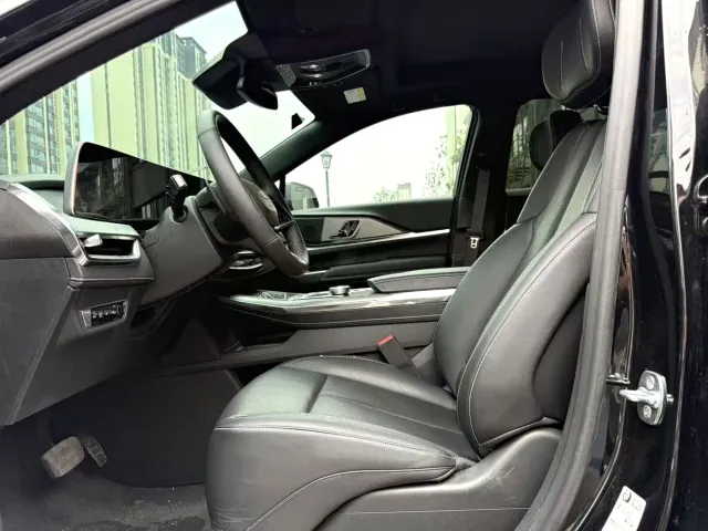 Cadillac XT5 — Фото автомобиля 8