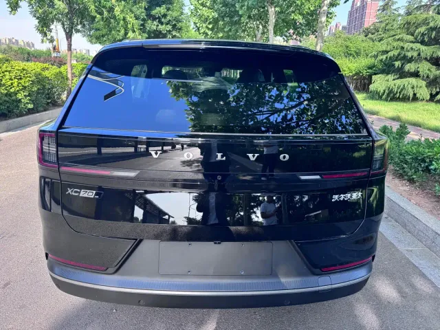 Volvo XC70 Plug-in Hybrid — Фото автомобиля 5