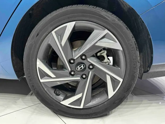 Hyundai Elantra — Фото автомобиля 19