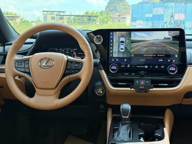 Lexus ES — Фото автомобиля 10
