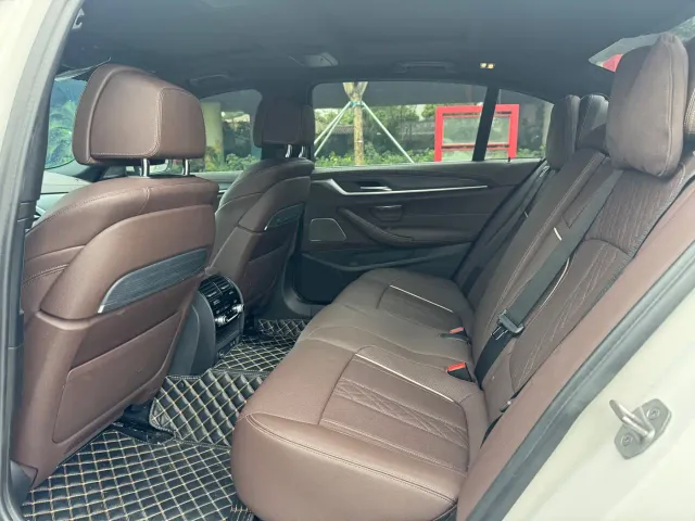 BMW 5 Series — Фото автомобиля 14