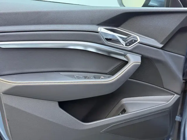 Audi e-tron — Фото автомобиля 22