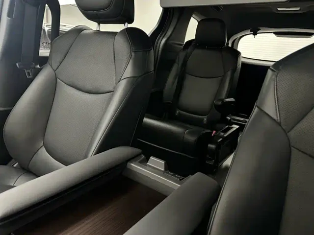 Toyota Granvia — Фото автомобиля 14