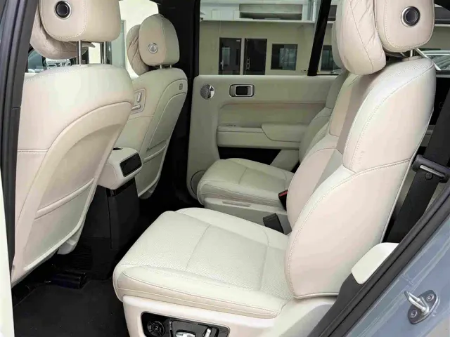 Li Auto L8 — Фото автомобиля 5