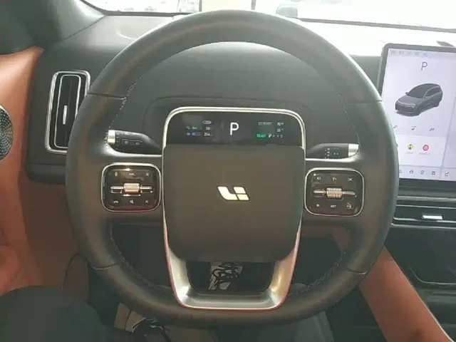 Li Auto L8 — Фото автомобиля 10