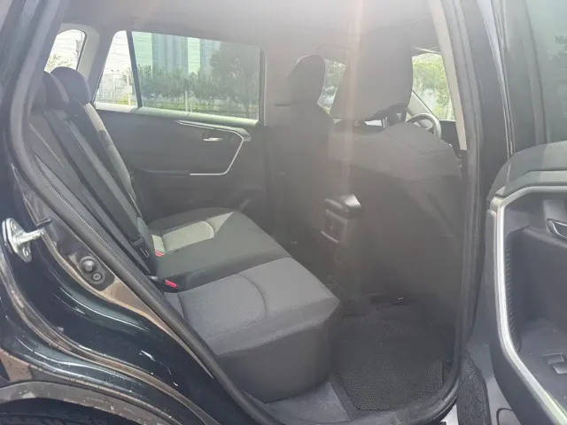 Toyota RAV4 — Фото автомобиля 9