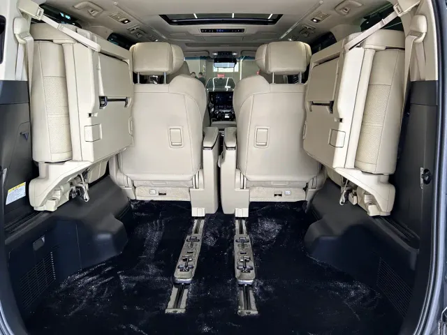 Toyota Vellfire — Фото автомобиля 21