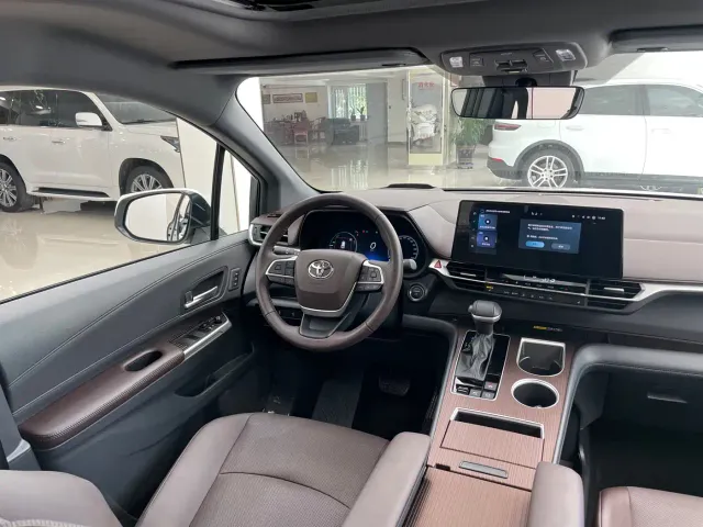 Toyota Granvia — Фото автомобиля 18